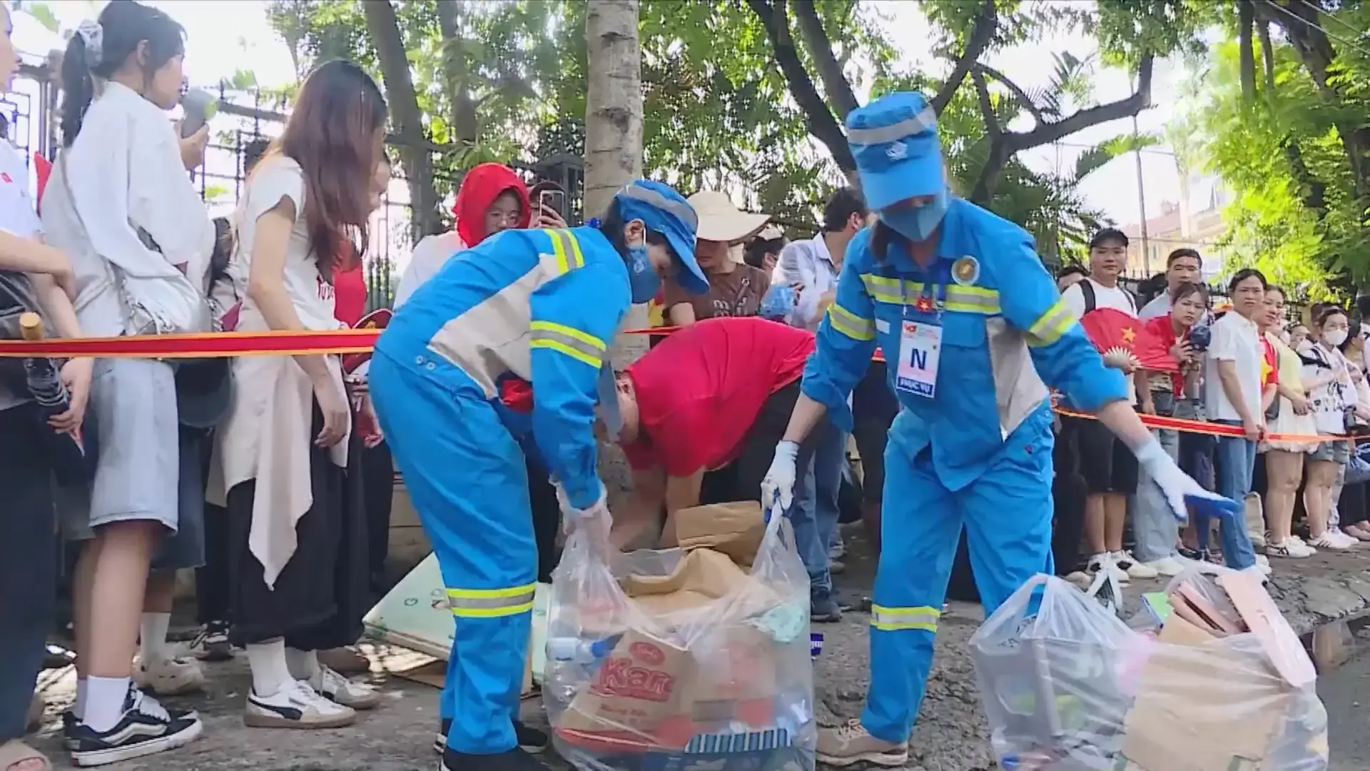 Hơn 1.600 tấn rác được thu gom sau đại lễ A80